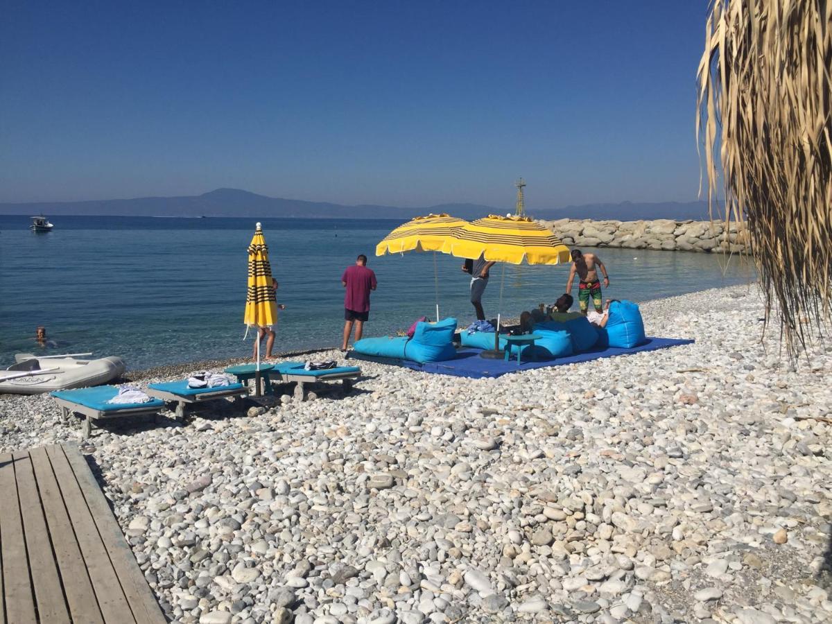 Agali 2 Maizonette Front Of The Sea Apartment Akrogiali Exterior photo